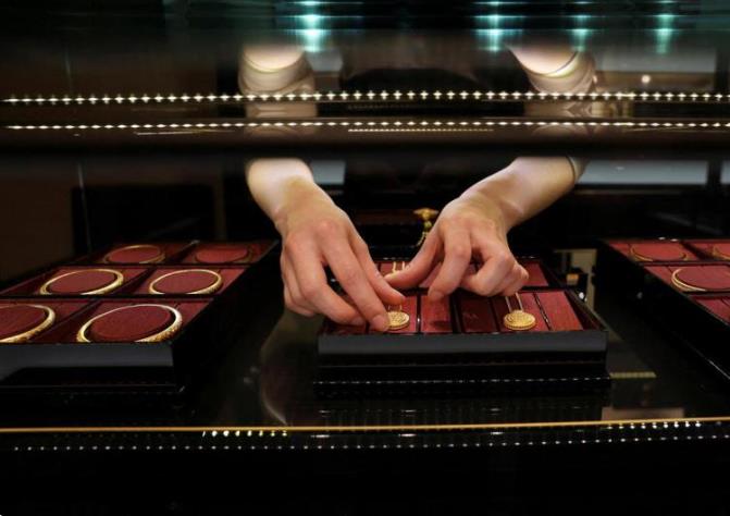 黄金零售税收优惠调整 周大福、老铺黄金股